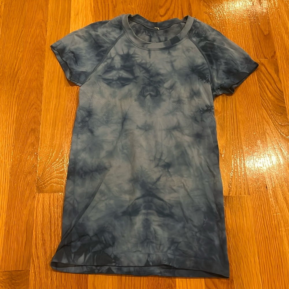 lululemon blue tie dye/marble swiftly tech